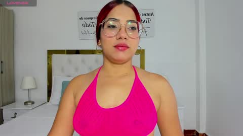Snapshot of sofiabosch chatting on 01.29.25 Sara online show from 01.29.25