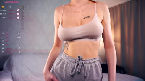 Snapshot of sofiabruno chatting on 01.10.25 Hi My name is Sofia Welcome to my room Please thumbs up - its important online show from 01.10.25