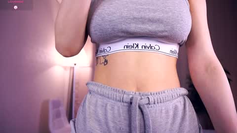 Snapshot of sofiabruno chatting on 09.25.25 Hi My name is Sofia Welcome to my room Please thumbs up - its important online show from 09.25.25