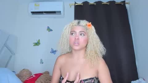 Snapshot of sofiacastillo01 chatting on 01.09.26 sofiacastillo01 online show from 01.09.26