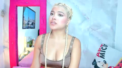 Snapshot of sofiacastillo01 chatting on 06.25.26 sofiacastillo01 online show from 06.25.26