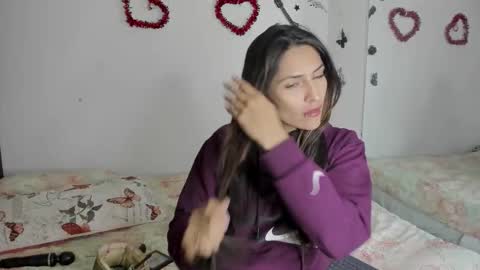 sofiacruz16 online show from 11.19.25