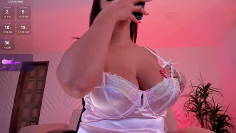 Snapshot of sofiareyesx1 chatting on 02.16.25 Sofia Reyes online show from 02.16.25