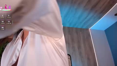 Snapshot of sofiareyesx1 chatting on 03.06.25 Sofia Reyes online show from 03.06.25