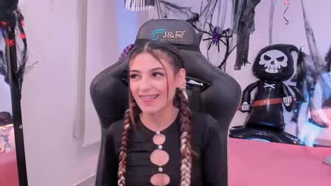 Sofia  Help me reach 5K followers  online show from 10.16.25