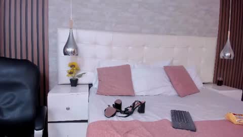 Snapshot of sofiathoompson chatting on 07.04.26 sofiathoompson online show from 07.04.26