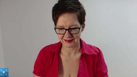 Snapshot of sofie_velvet chatting on 12.17.25 Sofie Velvet online show from 12.17.25