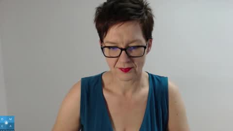 Snapshot of sofie_velvet chatting on 12.18.25 Sofie Velvet online show from 12.18.25