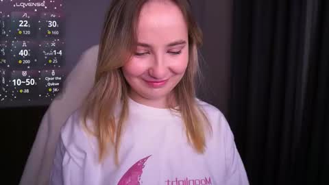 Snapshot of sofiebloom chatting on 10.22.25 Sofie online show from 10.22.25