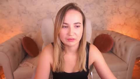 Snapshot of sofiebloom chatting on 11.03.25 Sofie online show from 11.03.25