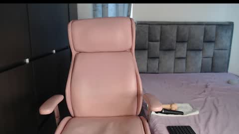 Snapshot of sofierosse_ chatting on 01.04.25 Sofie Rosee online show from 01.04.25