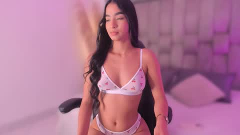 Snapshot of sofiewild_ chatting on 11.29.25 sofie online show from 11.29.25