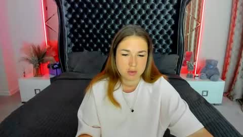 Snapshot of sofii_darling chatting on 06.15.26 sofii_darling online show from 06.15.26