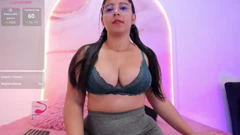 Snapshot of sofii_lopezz chatting on 10.21.25 Sofii Lopezz online show from 10.21.25