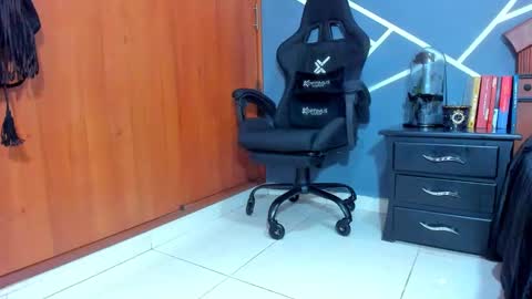 Snapshot of sofiia_up chatting on 01.13.25 S O F I A online show from 01.13.25