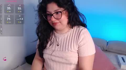 Snapshot of sofix_ chatting on 10.12.25 Lau  online show from 10.12.25