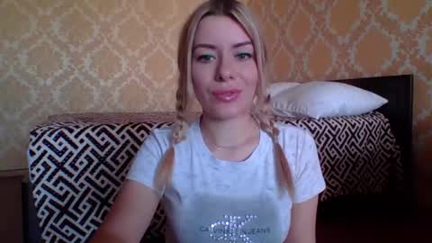 Snapshot of softy_aura chatting on 05.28.26 softy_aura online show from 05.28.26