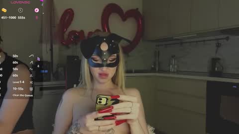 Snapshot of sofyandmike chatting on 02.21.26 SOFYandMIKE online show from 02.21.26