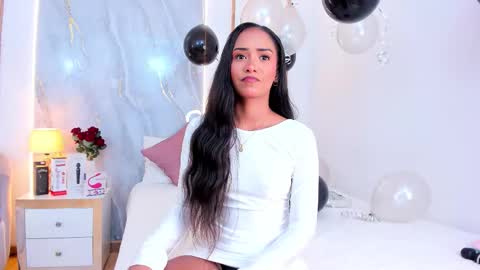 Snapshot of sofynovoa chatting on 09.24.25 online show from 09.24.25