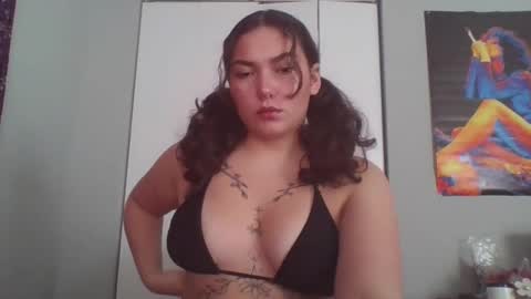 Snapshot of sola_reina chatting on 09.17.25 Sola Reina online show from 09.17.25
