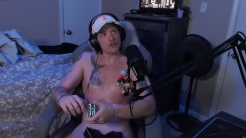 Snapshot of somethinqfunny chatting on 12.02.24 Lover Boi online show from 12.02.24