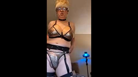 Silicone Sonja. online show from 06.08.26