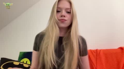 Snapshot of sonyaplush chatting on 12.11.24 Sonya  Instagram   Twitter sonyaplushgirl  OnlyFans sonyaplush online show from 12.11.24