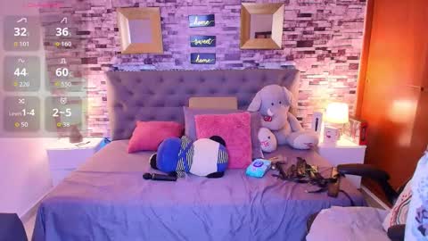 Snapshot of sophia__boobs chatting on 11.28.25 Sofia online show from 11.28.25