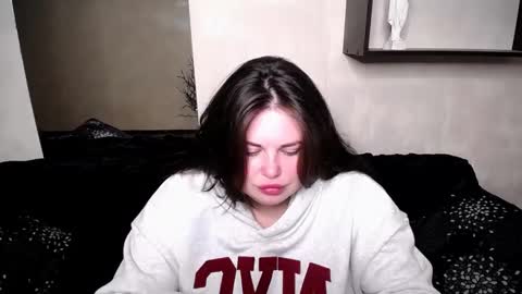 sophia__olsen online show from 10.24.25