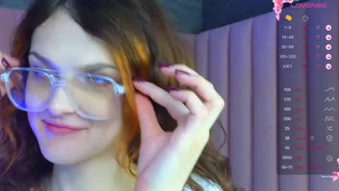 Snapshot of sophia_dreamy chatting on 01.05.25 Sophia online show from 01.05.25