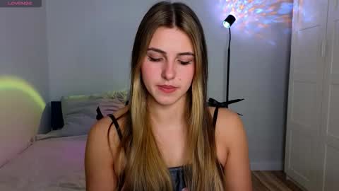 Snapshot of sophia_euphoria chatting on 10.28.25 Sophia online show from 10.28.25