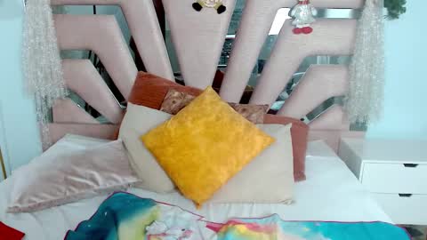 Snapshot of sophia_hadid chatting on 12.23.24 Sophia online show from 12.23.24