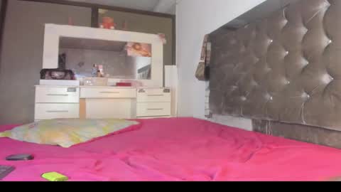 sophia_horny19 online show from 12.18.25