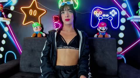 Snapshot of sophia_hoyos_ chatting on 02.04.25 Sophi online show from 02.04.25