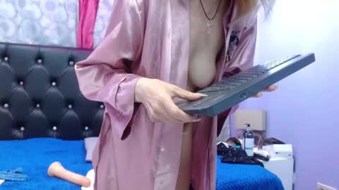 Snapshot of sophia_ny chatting on 02.14.25 SOPHIA online show from 02.14.25