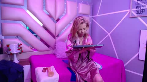 Snapshot of sophia_ny chatting on 02.17.25 SOPHIA online show from 02.17.25