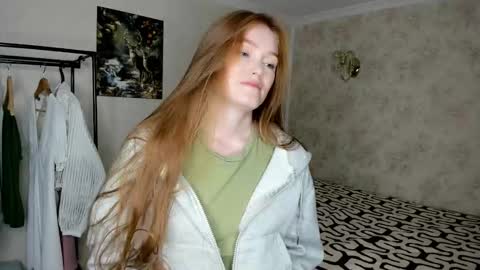 Snapshot of sophia_turn chatting on 09.09.25 Sophia online show from 09.09.25