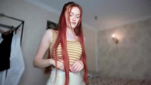 Snapshot of sophia_turn chatting on 09.21.25 Sophia online show from 09.21.25