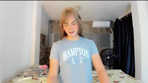 Snapshot of sophiaa9 chatting on 11.26.25 sophia online show from 11.26.25