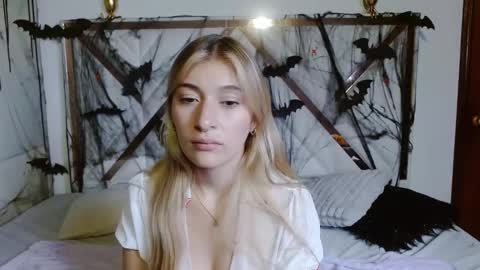 Snapshot of sophiaalee chatting on 10.24.25 SophiaLee online show from 10.24.25