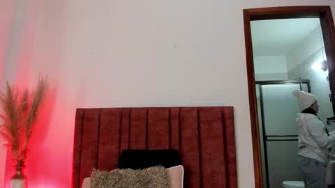 sophiacolliins online show from 10.10.25