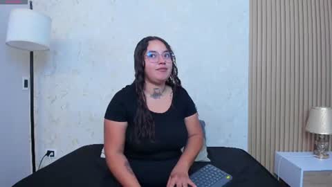 Snapshot of sophiahart_ chatting on 06.20.26 Sophia online show from 06.20.26