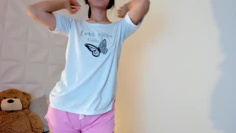 Sophia Howland online show from 05.22.26