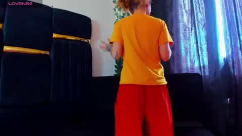 sophiamiller6 online show from 04.18.26