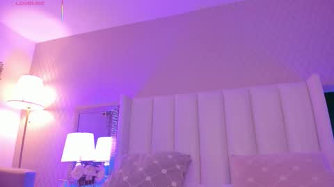 SophiaSmiths online show from 11.08.25