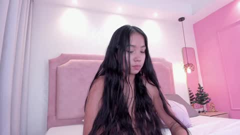 Snapshot of sophiawhite__ chatting on 12.20.24 SOPHIA online show from 12.20.24