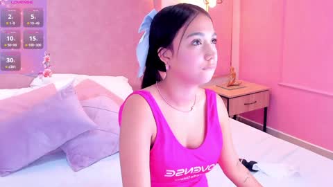 Snapshot of sophiawhite__ chatting on 01.06.25 SOPHIA online show from 01.06.25
