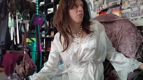 Snapshot of sophie198013 chatting on 04.20.26 Sophie Satin1980 online show from 04.20.26