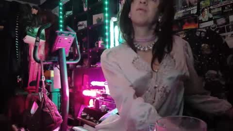Snapshot of sophie198013 chatting on 05.15.26 Sophie Satin1980 online show from 05.15.26