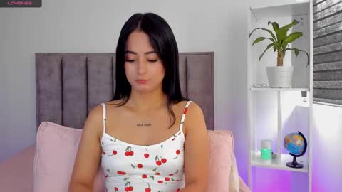 Snapshot of sophie_001 chatting on 03.06.25 Sophie online show from 03.06.25